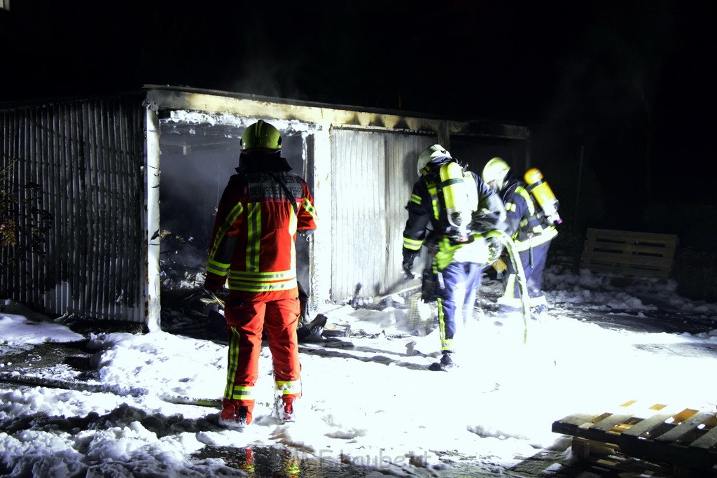 Feuer Hinterhof Garagen Koeln Hoehenberg Olpenerstr P060.JPG - Miklos Laubert